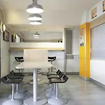 Unisotel Ex F1 酒店 桑特
