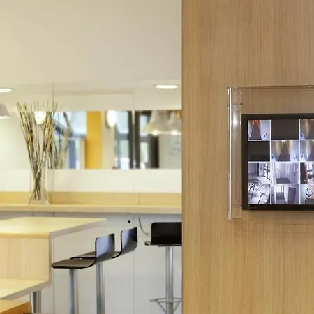 Unisotel Ex F1 생트