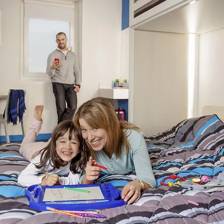 Otel Unisotel Ex F1 Saintes