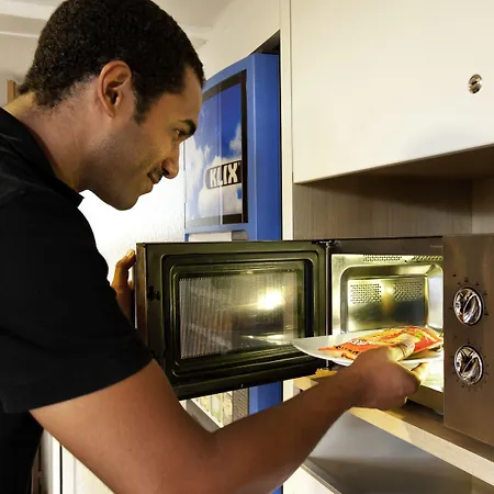 Unisotel Ex F1 Otel Saintes