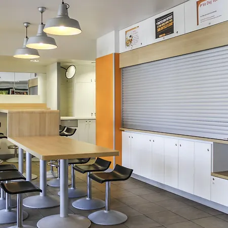 Unisotel Ex F1 Otel Saintes