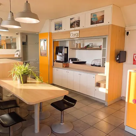 Hotel Unisotel Ex F1 Saintes