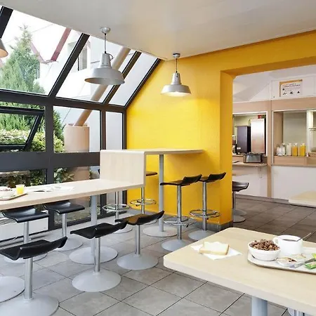 Unisotel Ex F1 생트