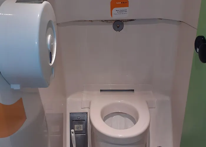 Unisotel Ex F1 Hotel